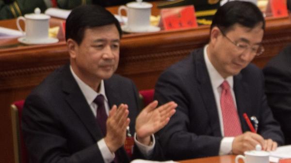 中共公安部部长王小洪(左)图为2017年10月18日中共十九大。