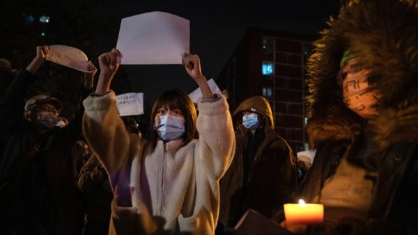 近日传出一份成都“快闪白纸运动”信息,主要是号召民众7月28日群起抗议中共独裁。示意图。(图片来源:Kevin Frayer/Getty Images)
