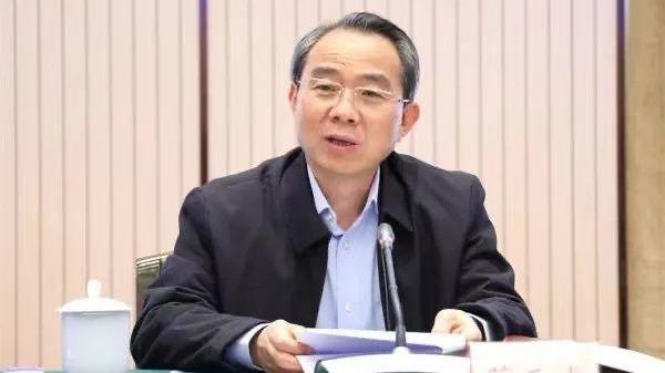 2023年7月31日,上海市人大常委会主任董云虎被罢免撤职,他是中共二十大后首个落马的正部级高官。