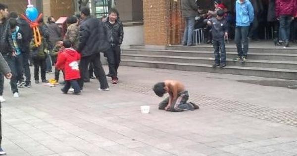 孤儿 流浪儿 (图片来源:网络截图)