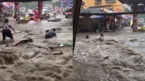 西安突降暴雨马路成河，有商贩连人带车被冲走。（图片来源：视频截图）