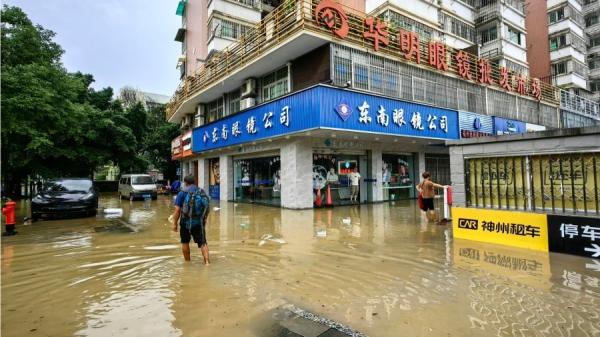 今年9月6日台风“海葵”登陆福建后街道惨景。(图片来源:Getty Images)