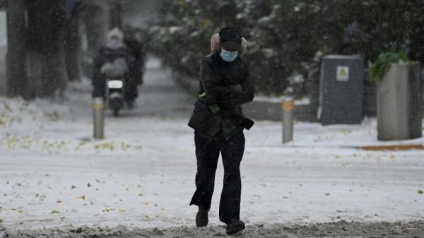 近日中国多地气温骤降,其中黑龙江预估最低气温达到-48℃,中国同日最大温差更是达到80℃。示意图。(图片来源:Getty Images)