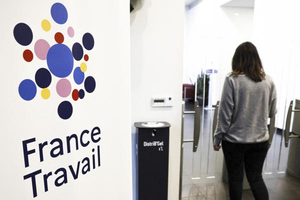 法国就业中心(Pôle Emplo)于今年1月1日正式转型为法国劳动局(France Travail),旨在把法国失业率降低到5%。(LUDOVIC MARIN/AFP via Getty Images)