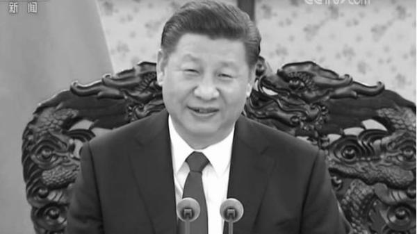 2017年12月,习近平坐在紫檀木龙椅听取港澳特首述职照片曝光引热议。