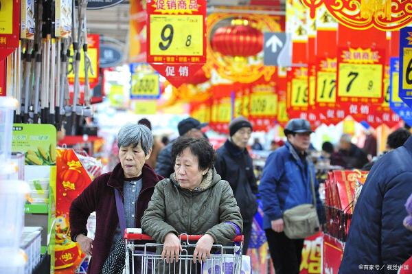 中国年关将至 东西却都卖不动了。    （图片来源：视频截图）