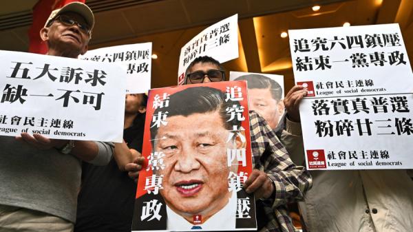 图为2019年12月习近平到访澳门,香港示威者集会表达不满。(图片来源:Getty Images)