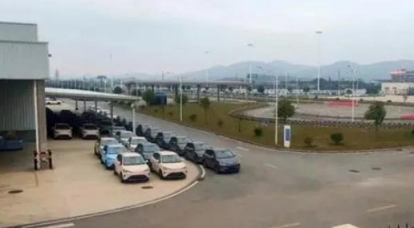2月销量数据发布,哪吒汽车南宁工厂停产。 图片来源:网络截图)