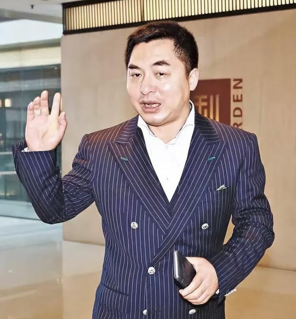 覃辉