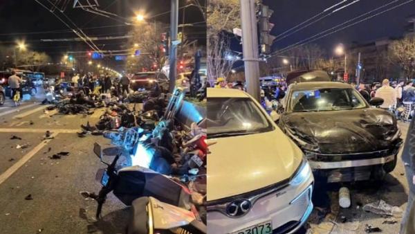 北京闹市区一轿车撞一路,致多电车被撞翻,多人倒地。(图片来源:网路截图)