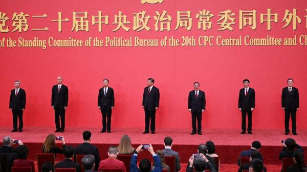 2022年10月23日,中共第二十届中央政治局七常委出席与中外记者的见面会。(图片来源:Getty Images图)