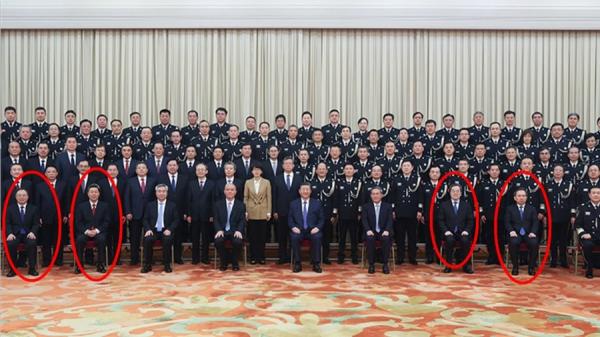 习近平会见公安代表李强也来参加,红圈中的官员最亮眼。