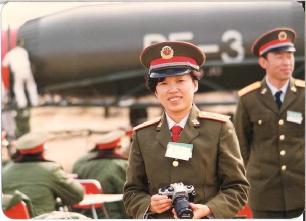 1988年,江林在山西采访总参战役演习。军报记者摄。(江林提供)