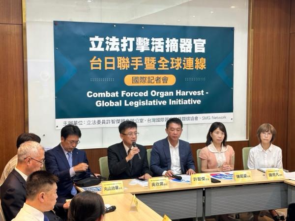 台湾医师全联会、律师全联会的代表也出席相挺,期待新国会,尽快完成反活摘立法。(图片来源:免费图片)