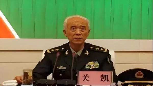 中共中将、兰州军区原副司令员关凯车祸送医,因肇祸司机凑不足医疗费,医院拒绝救治而惨死。