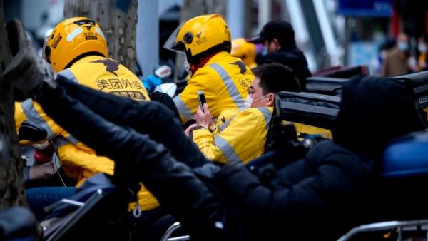 美团外卖骑手 (图片来源:NOEL CELIS/AFP via Getty Images)