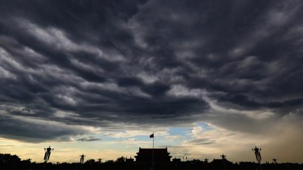 图为乌云密布的中南海。(图片来源:Feng Li/Getty Images )