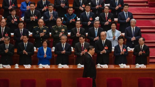 2024年3月5日,中共党魁习近平(下)抵达中国北京人民大会堂出席全国人民代表大会开幕式。