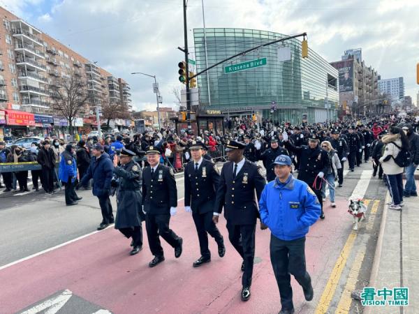 2025年2月1日,中国新年乙巳年大年初四,在纽约最大华人居住区法拉盛,纽约市举行庆贺中国新年大游行。(看中国摄影:柳笛)