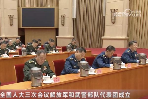 中共十四届全国人大三次会议的军队和武警代表团于2025年3月3日成立,陆军司令李桥铭有参加会议。(视频截图)