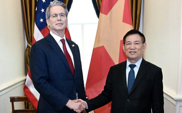 越南派副总理胡德福到访华盛顿,与美国财长斯科特•贝森特进行关税协商。(图片来源:网络截图)