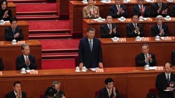 2025年3月4日,中共党魁习近平(中)参加人民大会堂举行政协开幕式。(图片来源:Kevin Frayer/Getty Images)