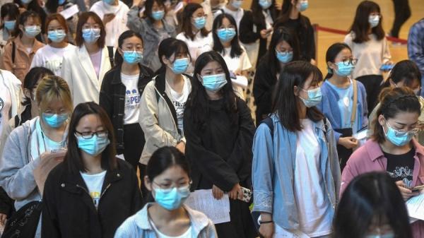 中国多地学校要求未成年女学生接种HPV疫苗。图为武汉女大学生接种Covid-19疫苗。(图片来源:Getty Imges)