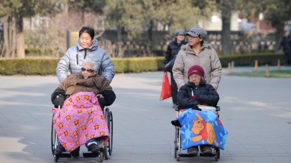 照顾老人。(图片来源:Getty Images)