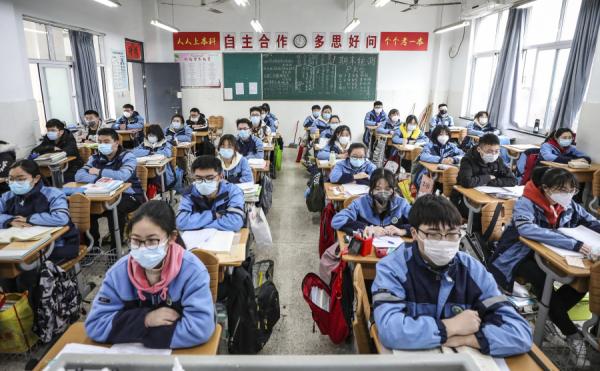 中国江苏省淮安市一所学校的学生正在上课。(图片来源:Getty Images)