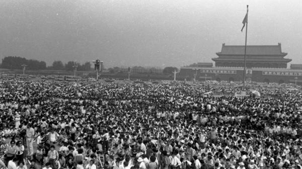 六四事件是至今为止天安门聚集人数最多的事件,绝无境外势力操控六四事件是至今为止天安门聚集人数最多的事件,绝无境外势力操控六四事件是至今为止天安门聚集人数最多的事件,绝无境外势力操控。(图片来源:网络截图)