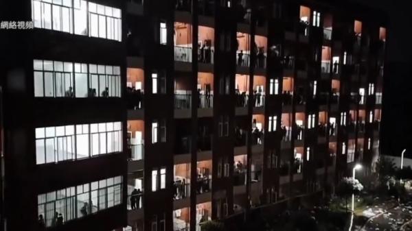 9月7日晚，贵州毕节威宁县中等职业学校的数千名学生发起了集体抗议行动。（图片来源：视频截图）