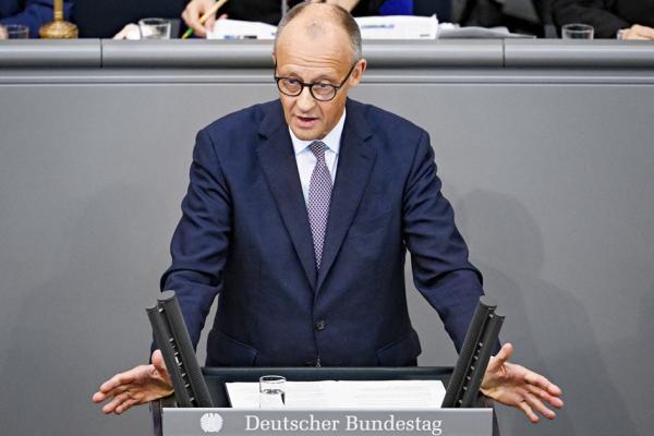 9月24日，德国总理梅尔茨就2026年预算进行辩论时发表讲话。（TOBIAS SCHWARZ/AFP via Getty Images）