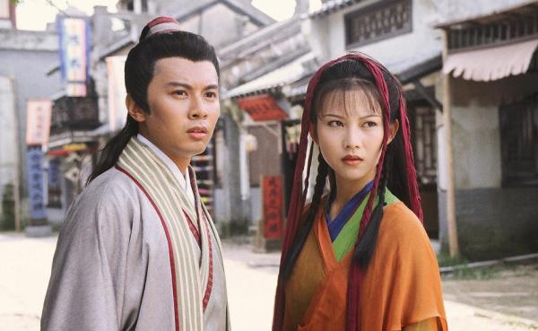 何宝生与蔡少芬合作，在《白发魔女传》饰演男主角卓一航。
