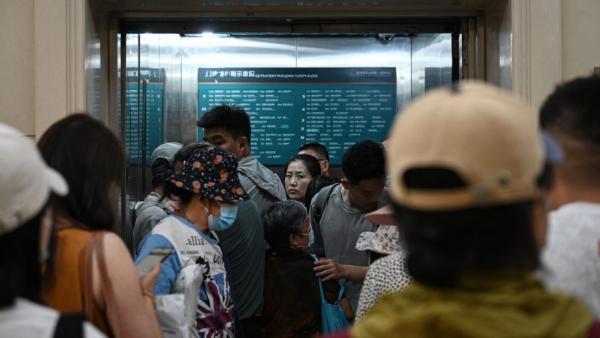 2025年6月23日,北京一家医院人满为患。(图片来源:Getty Images)