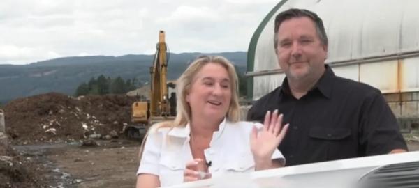 史蒂夫•伊塞迪克和妻子珍妮