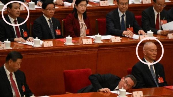 2024年3月11日，中办主任蔡奇和公安部张王小洪出席第十四届全国人民代表大会闭幕会议。（图片来源：JADE GAO/AFP via Getty Images）