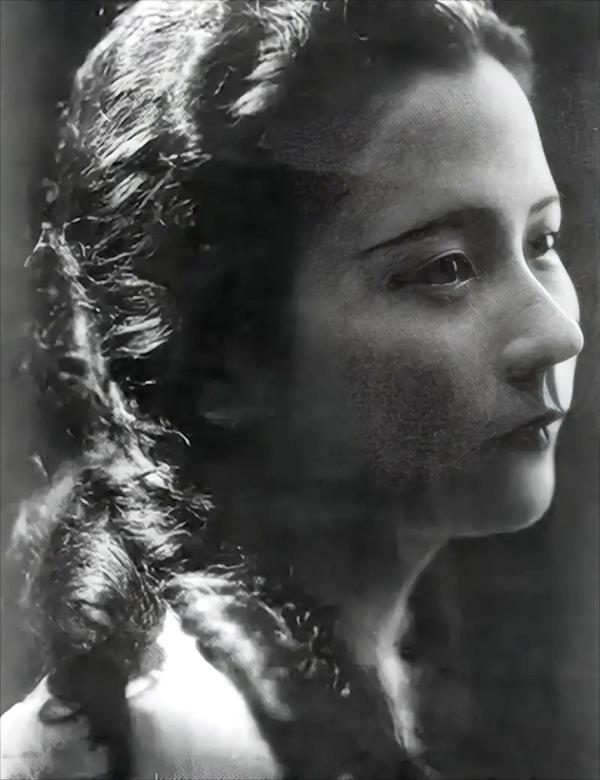 周信芳的妻子裘丽琳