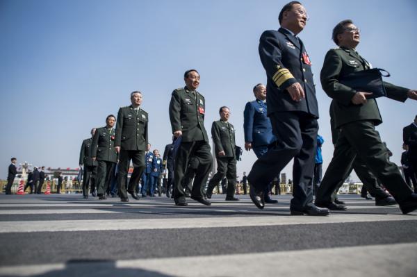 2016年3月14日，中共军队代表抵达北京人民大会堂参加中共人民政治协商会议闭幕会议。（图片来源：Getty Images）
