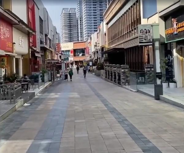 昔日繁华的厦门街道如今冷冷清清。