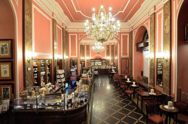 华沙韦德尔巧克力酒廊内部（Adrian Grycuk/Wikipedia/CC BY-SA 3.0 pl）