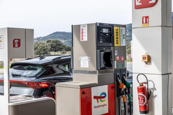 法国燃油价格近日明显波动。（Grichka BEYSSON-LEANDRI / Hans Lucas / AFP via Getty Images）