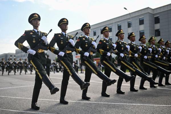中共军队官兵参加九三阅兵彩排。（图片来源：Getty Images）
