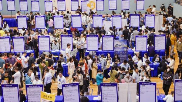 2023年5月26日，江苏省淮安市招聘会上人山人海。（图片来源：Getty Images）