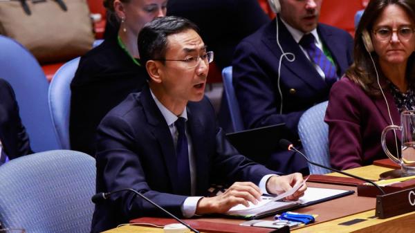 2025年9月23日，中共常驻联合国副代表、特命全权大使耿爽在纽约联合国总部举行的联合国安理会乌克兰问题会议上发言。（图片来源：Getty Images）