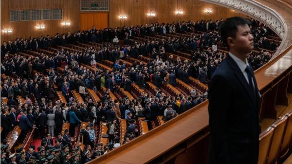 2026年3月9日，中国北京，中共全国人民代表大会第二次全体会议于人民大会堂闭幕，代表们离场。（图片来源：Getty Images）