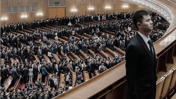 中共两会现场,代表们离场。(Getty Images)