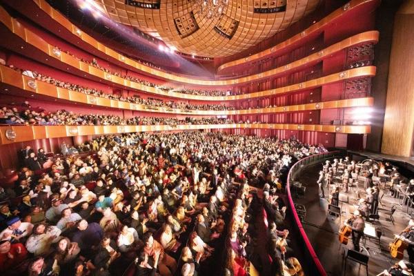 2026年4月12日下午，神韵纽约艺术团在纽约林肯中心大卫寇克的第18场演出以爆满落幕。（摄影/大纪元/戴兵）