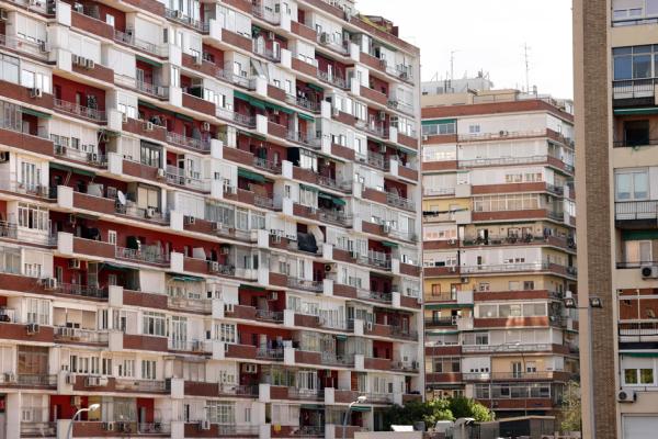 马德里一栋公寓大楼（THOMAS COEX/AFP via Getty Images）