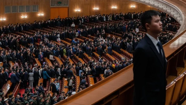 2026年3月9日，中国北京，中共全国人民代表大会第二次全体会议于人民大会堂闭幕，代表们离场。（图片来源：Getty Images）