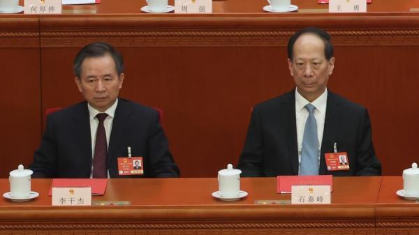 2025年3月11日，全国人民代表大会闭幕式现场。图为李干杰与石泰峰。 （图片来源：Lintao Zhang/Getty Images）